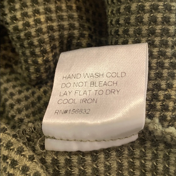 Bibi NWT Waffle Printed Mineral Washed Top Sz Med Small Grommet Detail Raw Hem - Picture 10 of 11